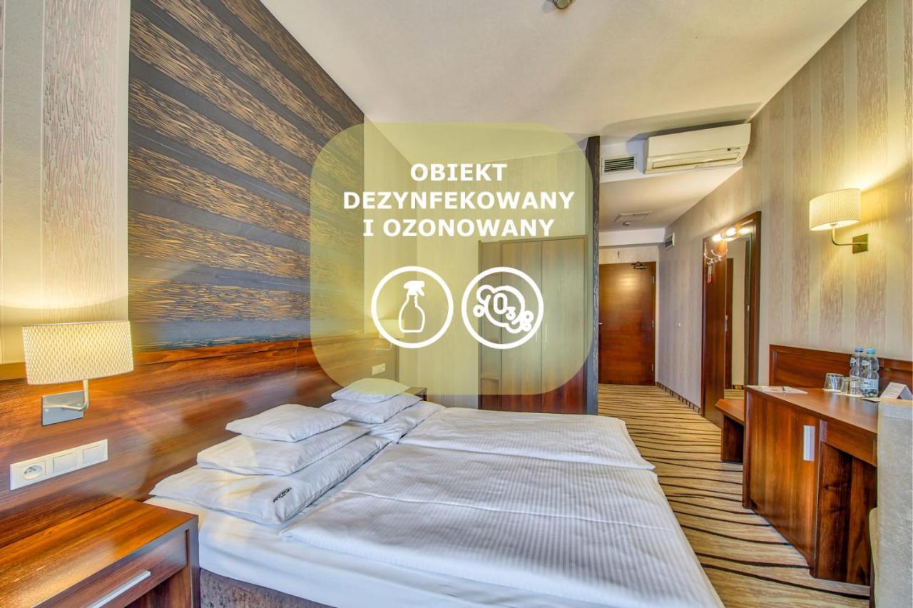 호텔 아카스 Prószków 외부 사진
